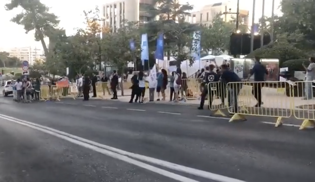 Pfizer Protest Protest In Jerusalem Erupt As Pfizer CEO Given Genesis Prize ...